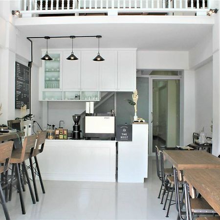 The Most Coffee & Guesthouse Чиангмай Екстериор снимка